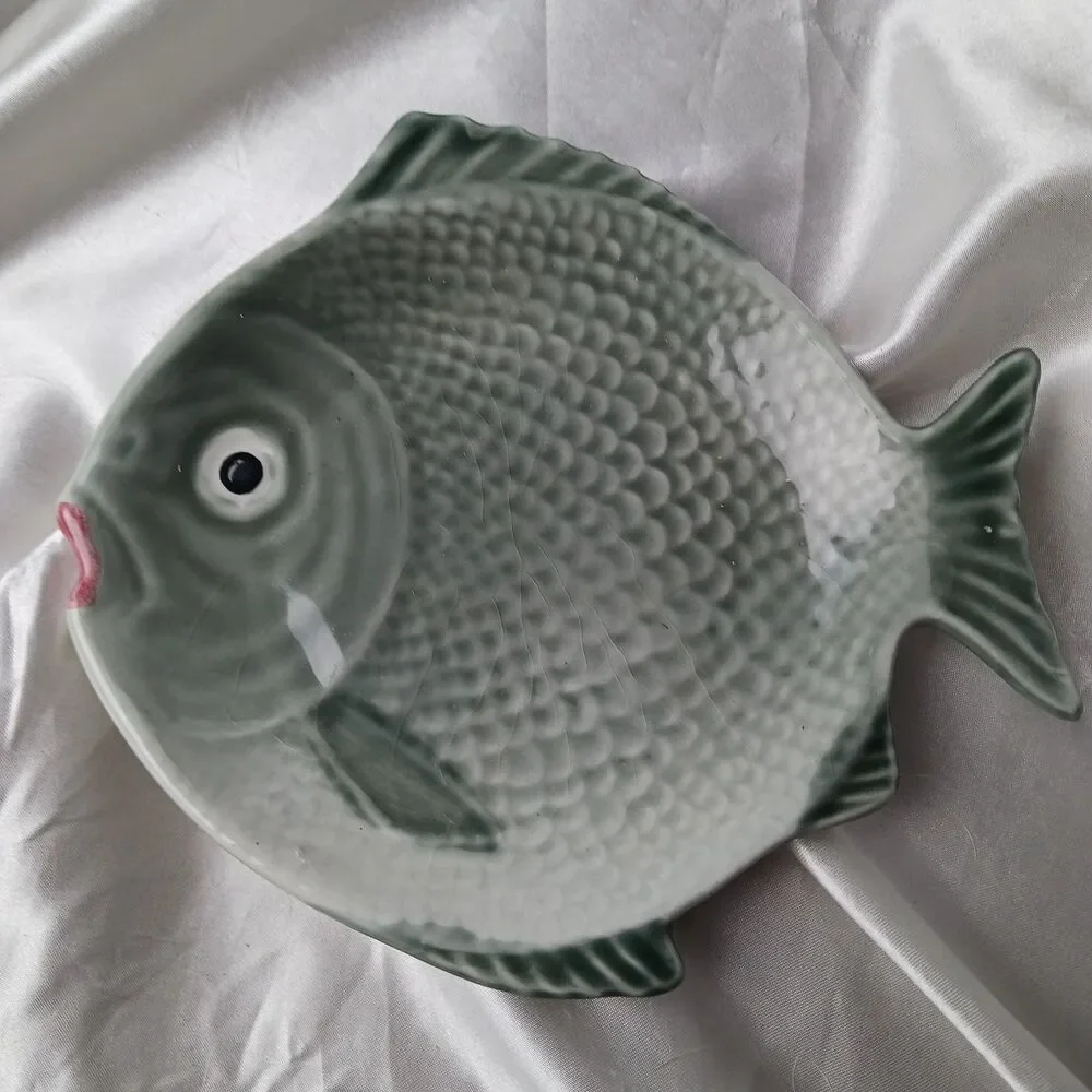 Vintage Portugal Faiancas Belo Art Pottery Fish Shaped 6 1/2'' Plate